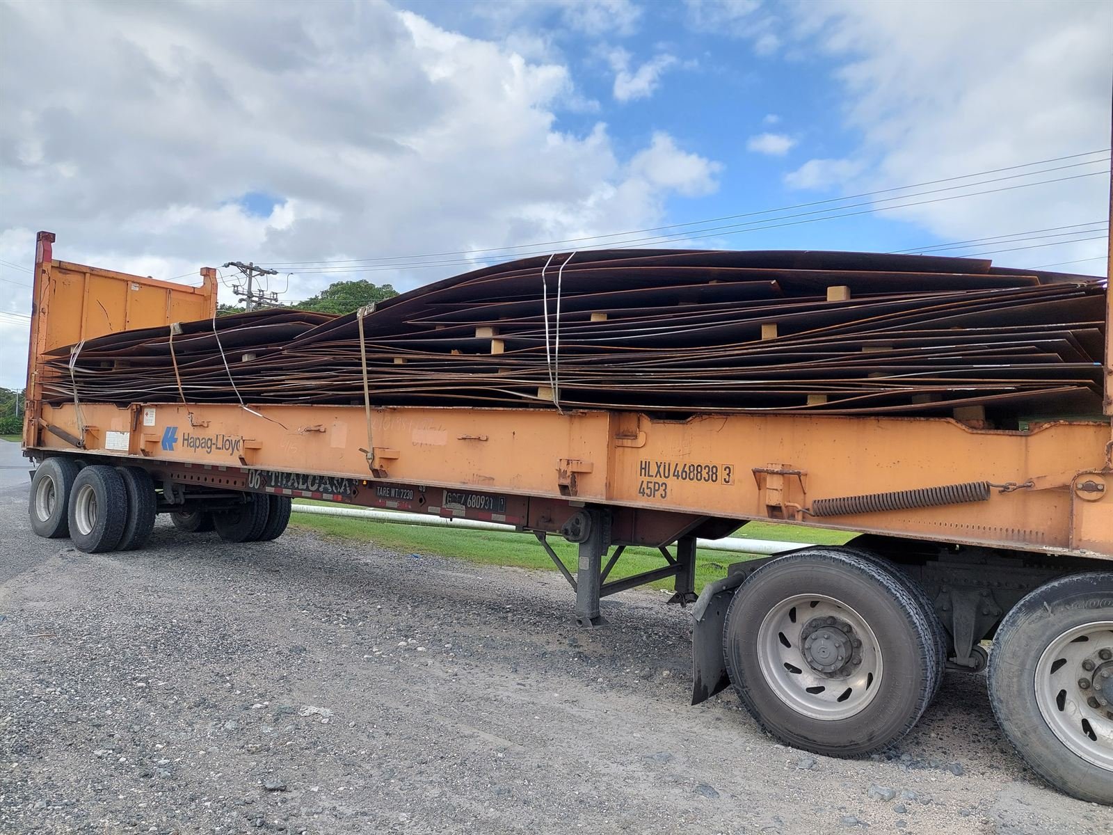 Plataforma con láminas de acero para transporte